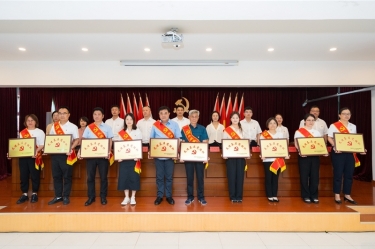 捷報傳(chuan)喜 黨建(jian)領(ling)航 | 景興紙業黨委(wei)獲得多(duo)項(xiang)榮譽